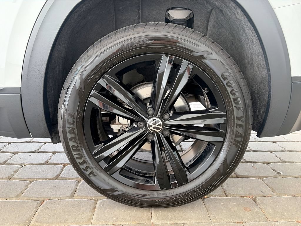 Certified 2023 Volkswagen Atlas SE w/ Black Wheel Package FWD image 40