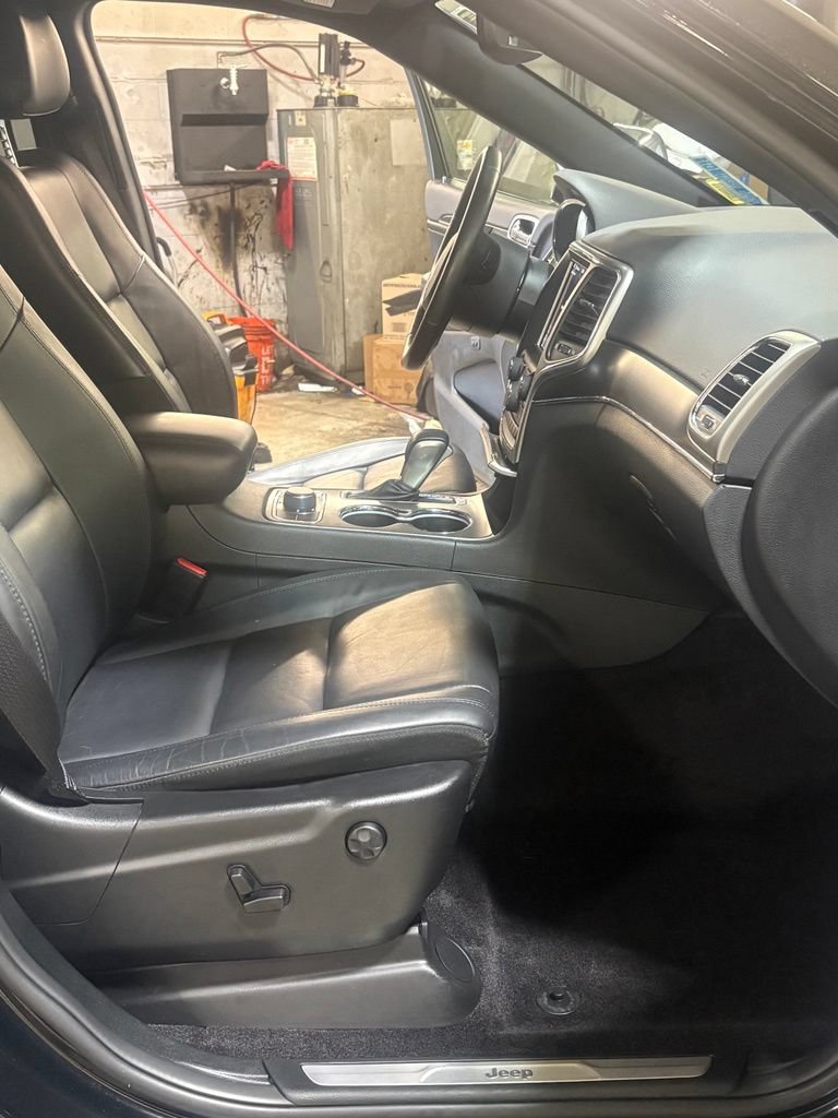 Used 2018 Jeep Grand Cherokee Limited AWD/4WD image 18