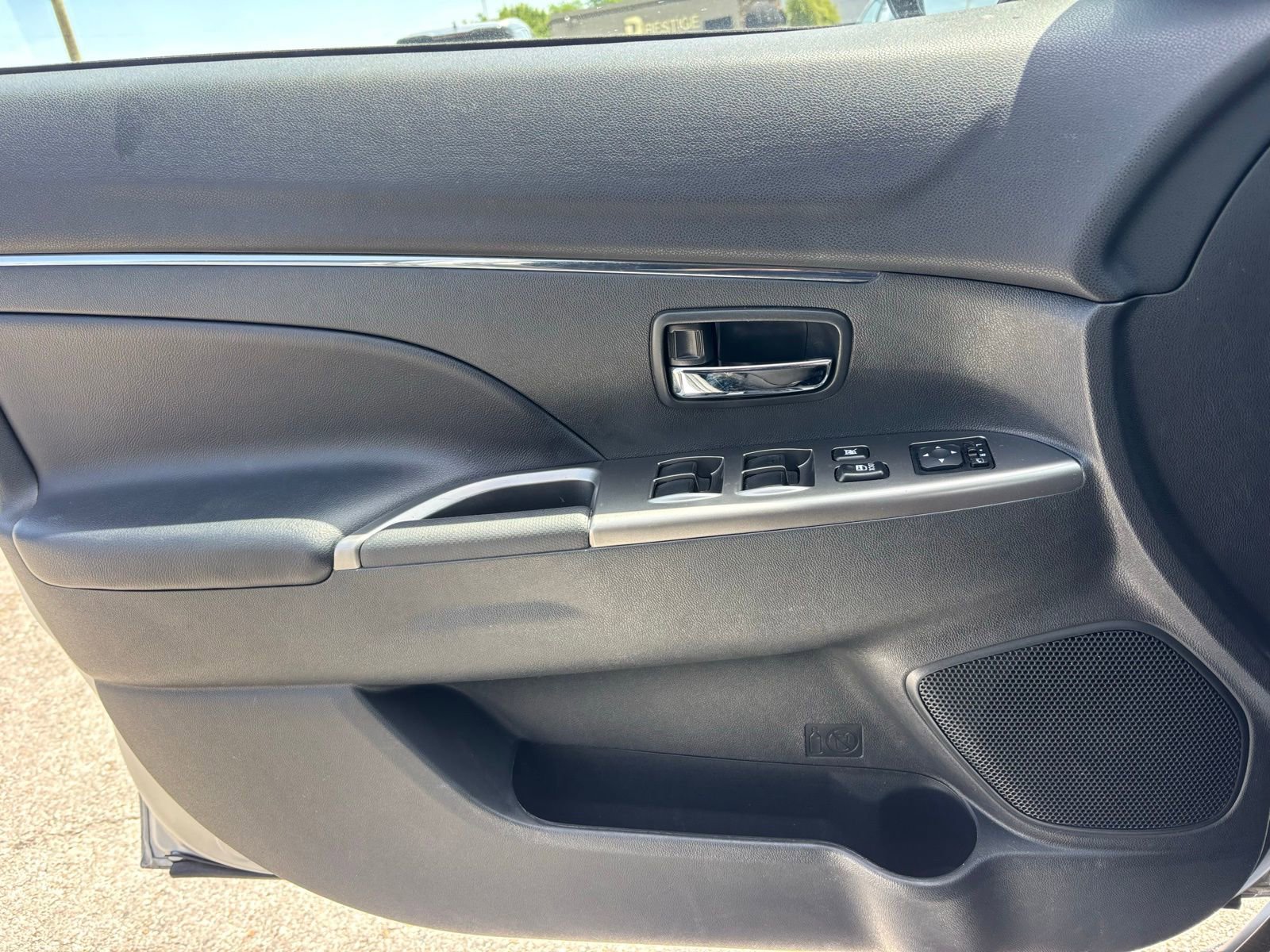 Used 2025 Mitsubishi Outlander Sport LE AWD/4WD image 12