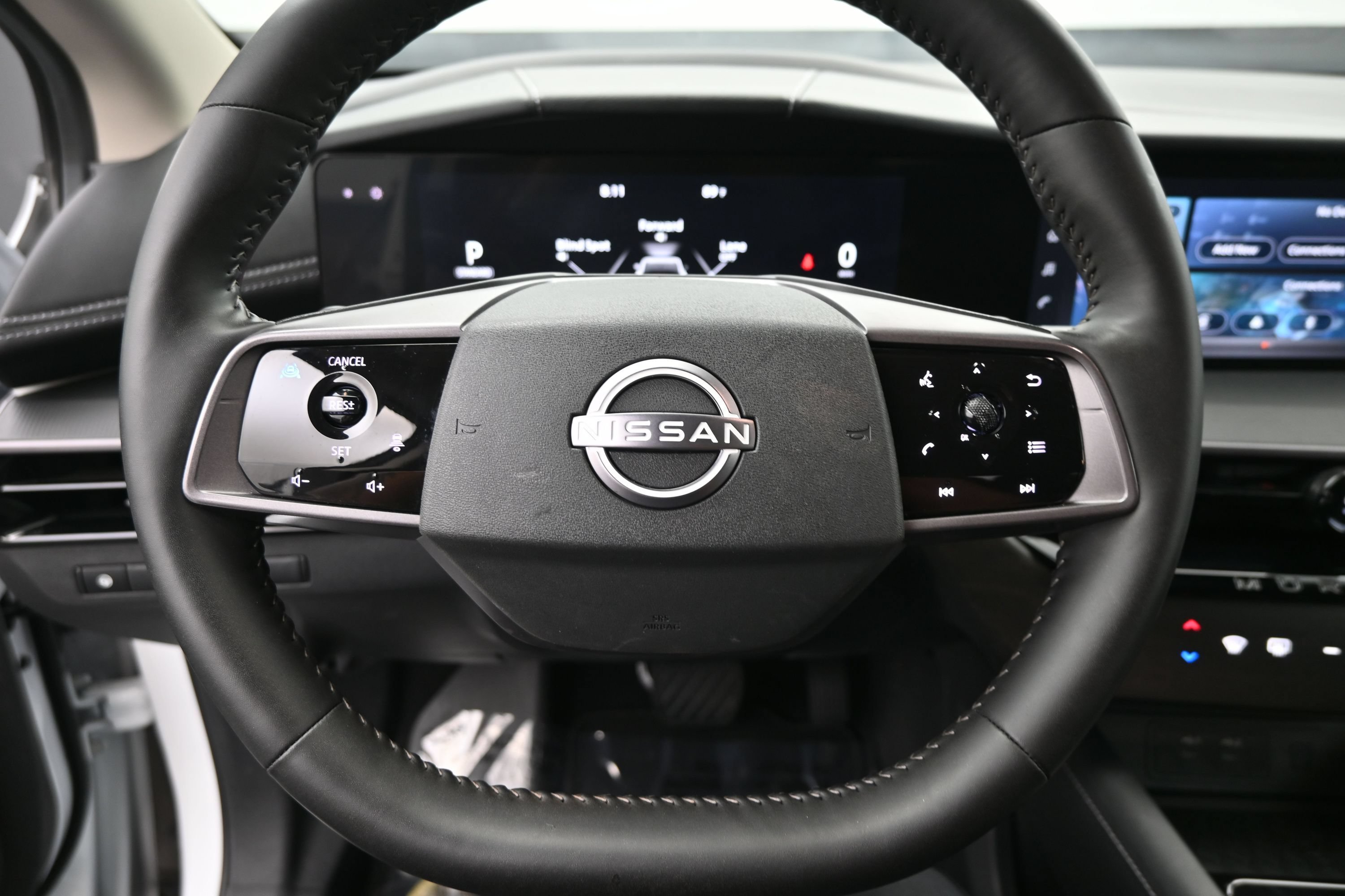 Used 2025 Nissan Murano SV FWD image 13
