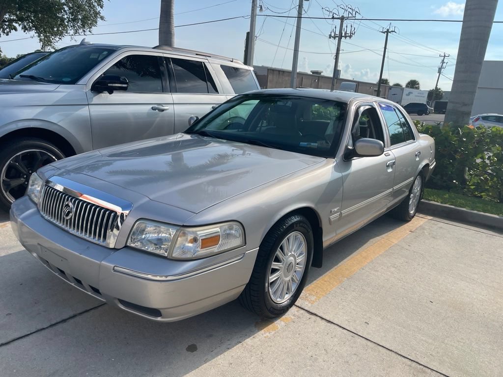 Used 2010 Mercury Grand Marquis LS RWD image 2