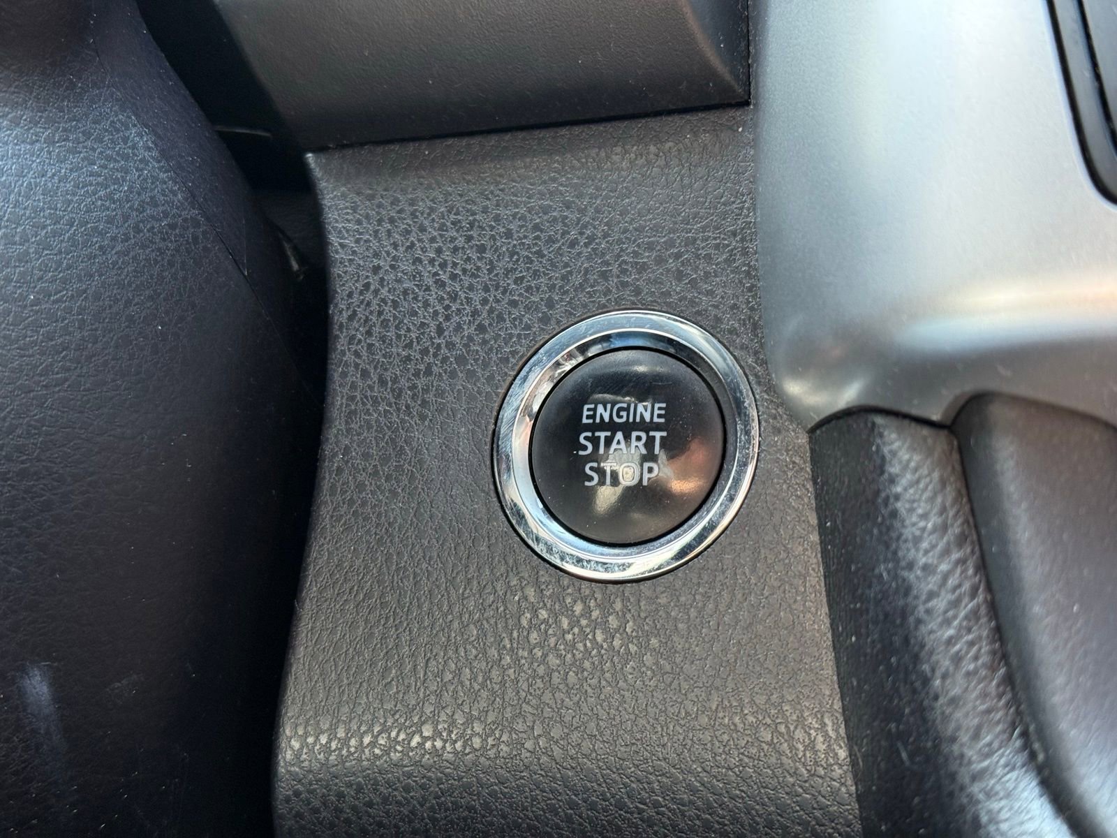 Used 2017 Toyota Highlander SE AWD/4WD image 29