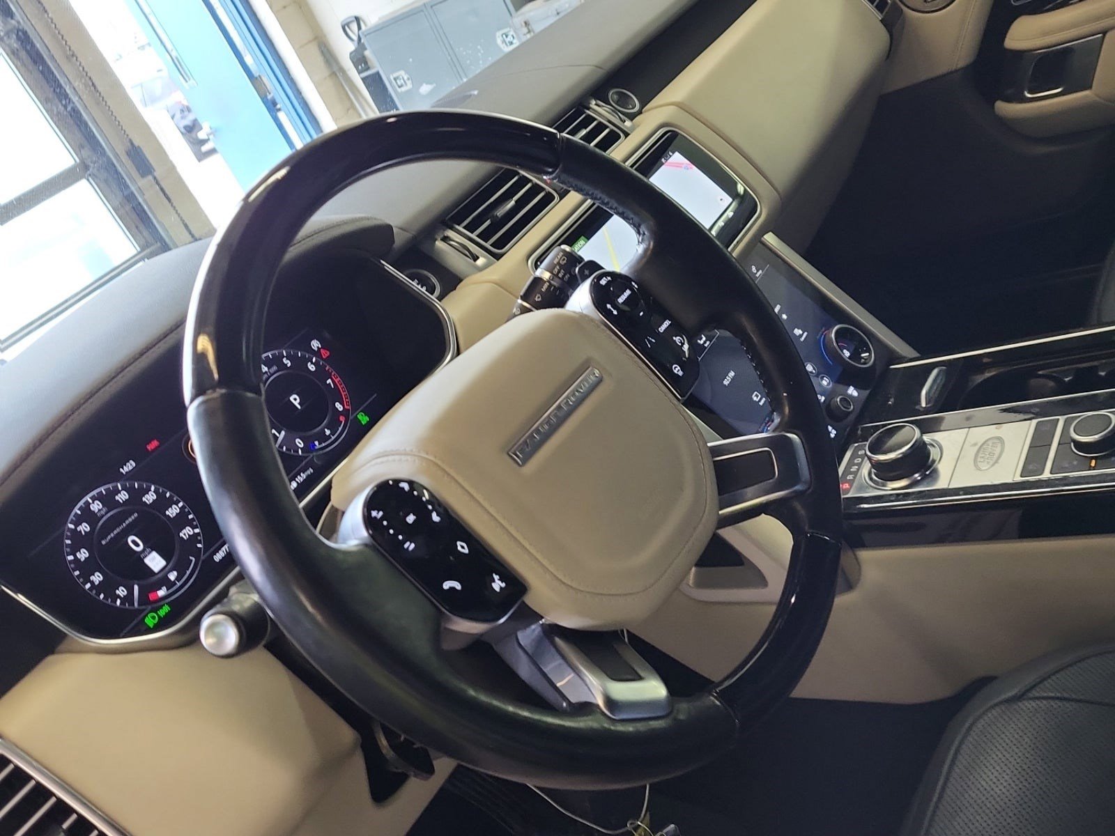 Used 2018 Land Rover Range Rover Supercharged AWD/4WD image 10