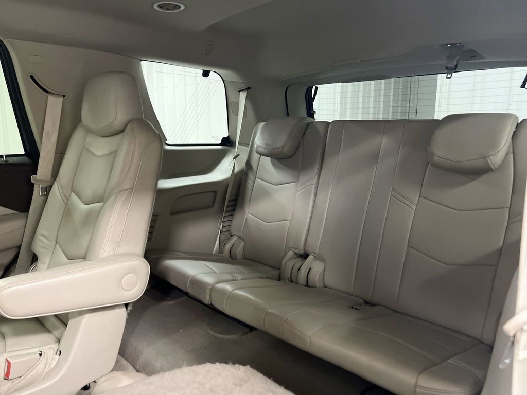 Used 2016 Cadillac Escalade Luxury image 25