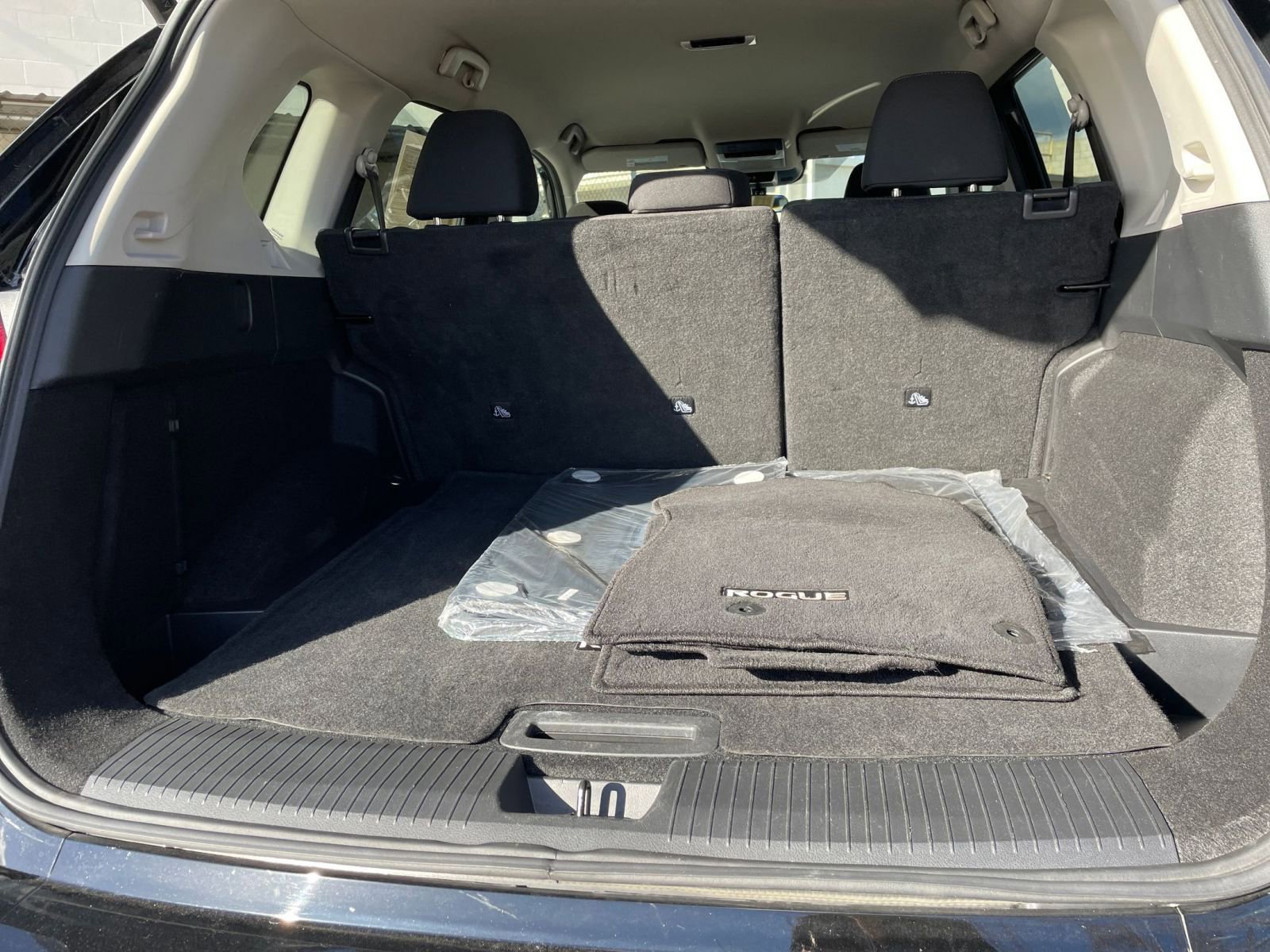 Used 2025 Nissan Rogue SV FWD image 34