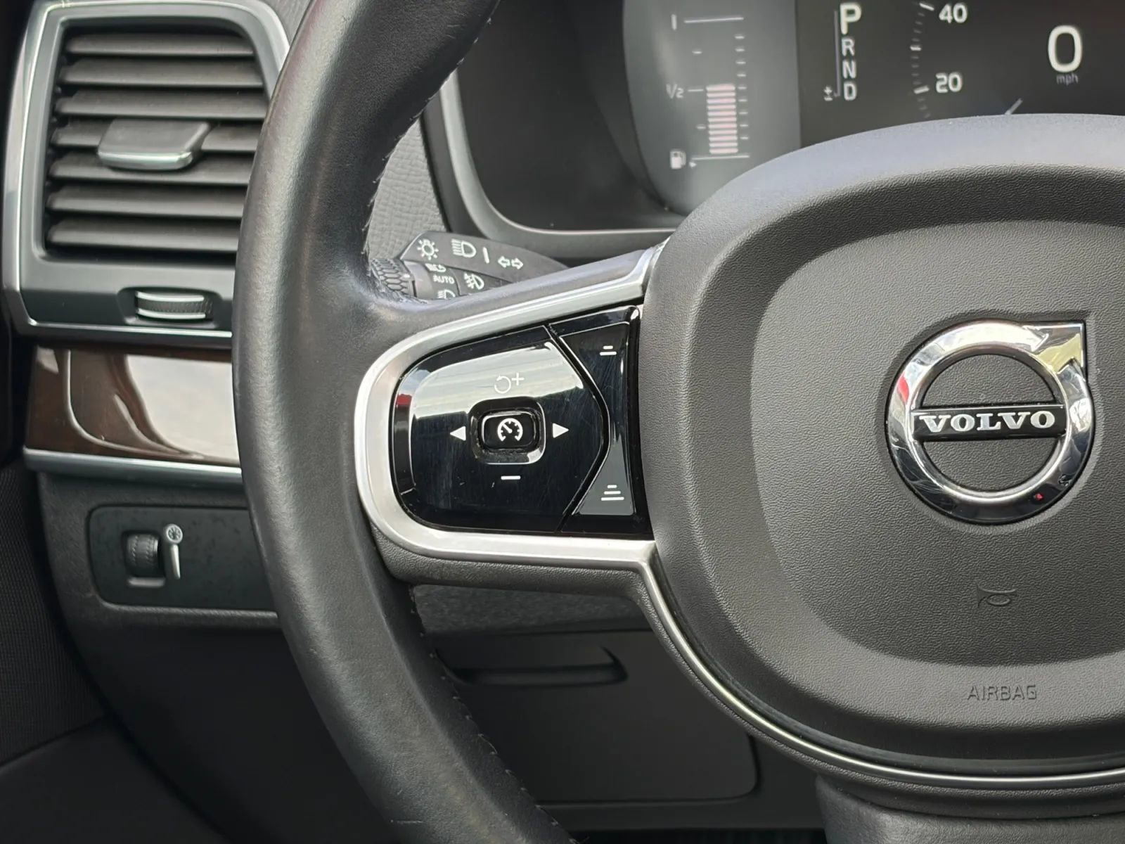 Used 2019 Volvo XC90 T5 Momentum AWD/4WD image 32
