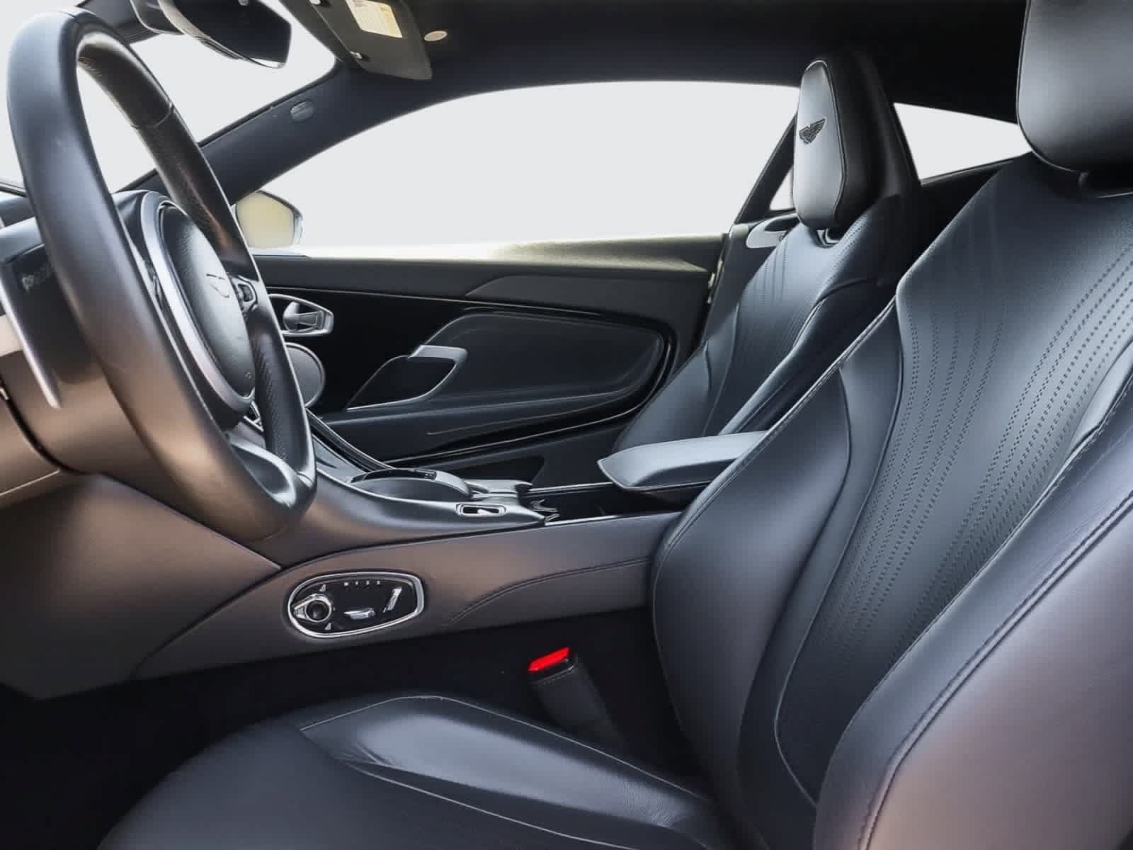 Used 2020 Aston Martin DB11 Coupe RWD image 26