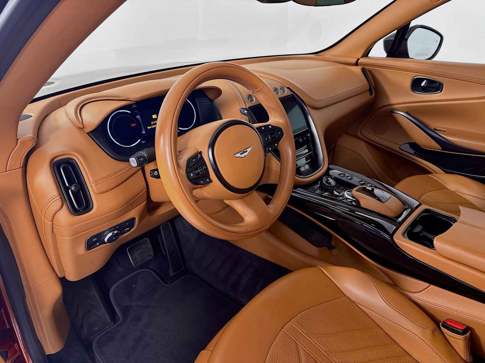 Used 2024 Aston Martin DBX 707 image 10