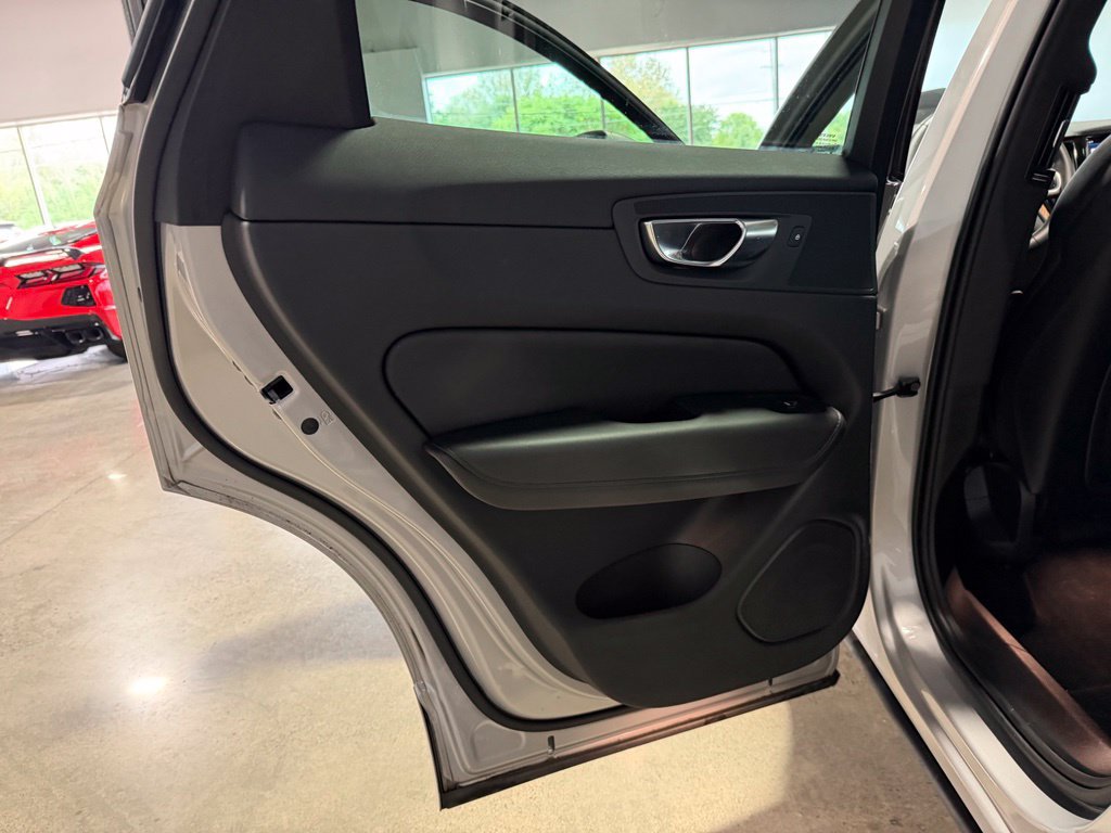 Used 2023 Volvo XC60 B5 Plus w/ Climate Package AWD/4WD image 17