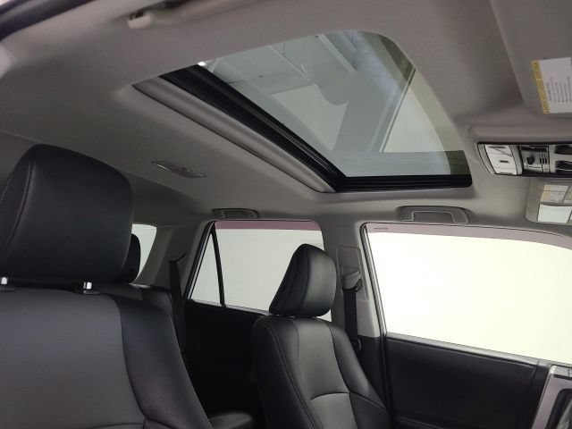 Certified 2020 Toyota 4Runner SR5 Premium w/ Moonroof Package AWD/4WD image 16
