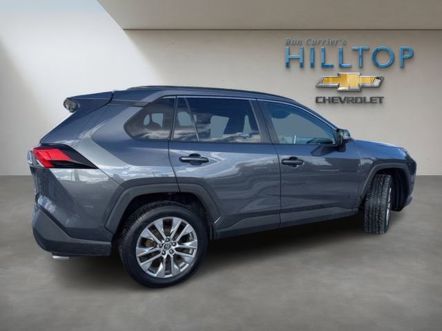 Used 2020 Toyota RAV4 XLE Premium image 5
