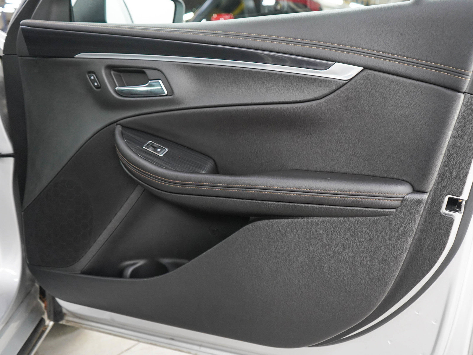 Used 2018 Chevrolet Impala LT FWD image 9