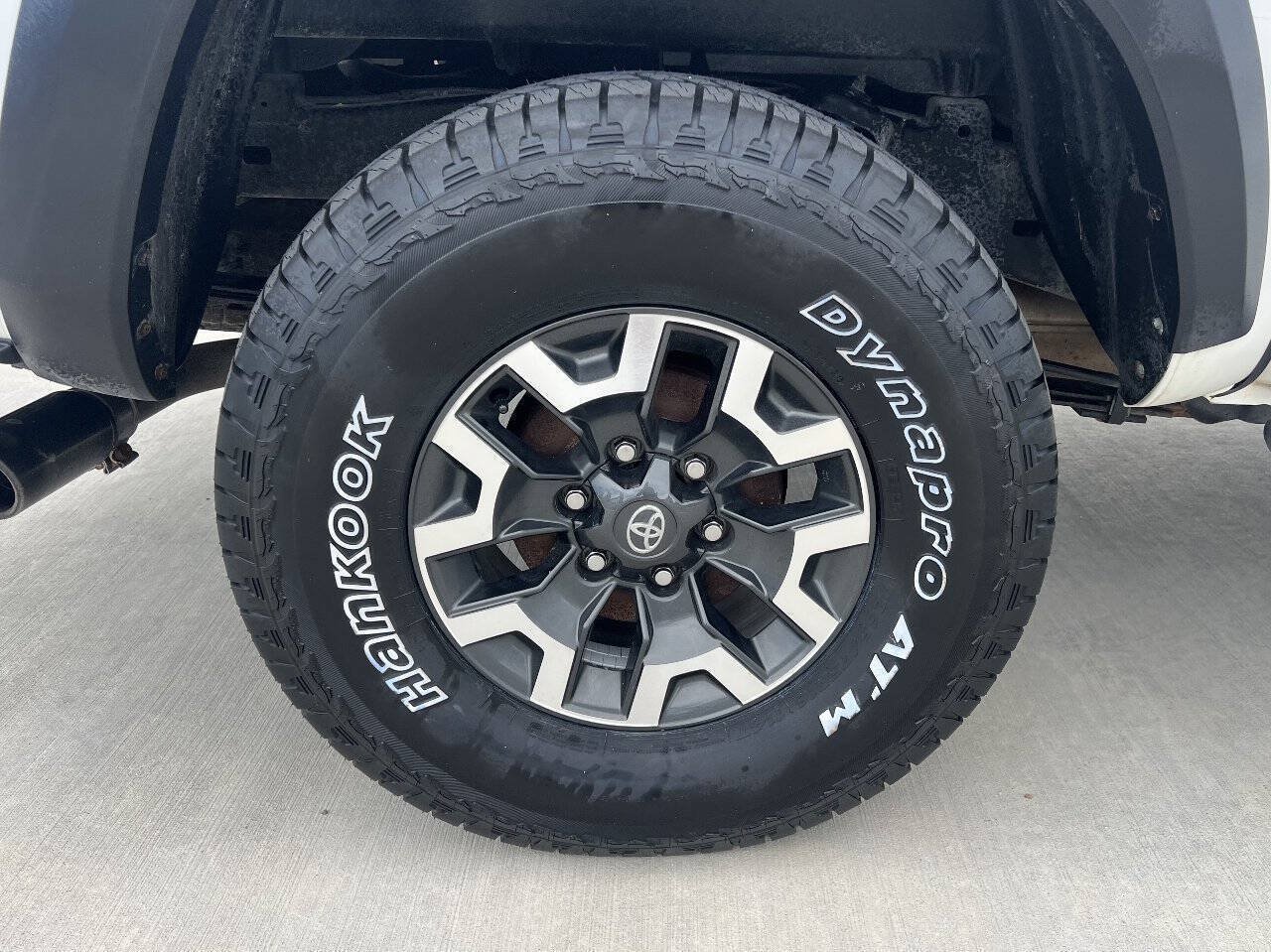 Used 2021 Toyota Tacoma TRD Off-Road w/ Technology Package AWD/4WD image 29