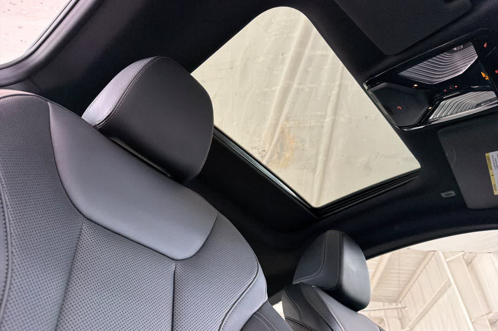Used 2023 BMW 430i Coupe w/ M Sport Package RWD image 16