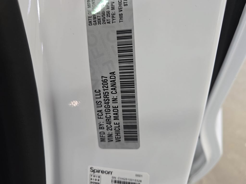 Certified 2025 Chrysler Pacifica Limited FWD image 39