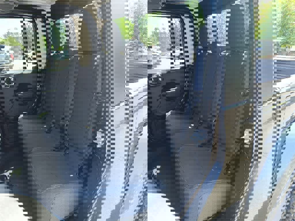 New 2025 Jeep Gladiator Sport image 22