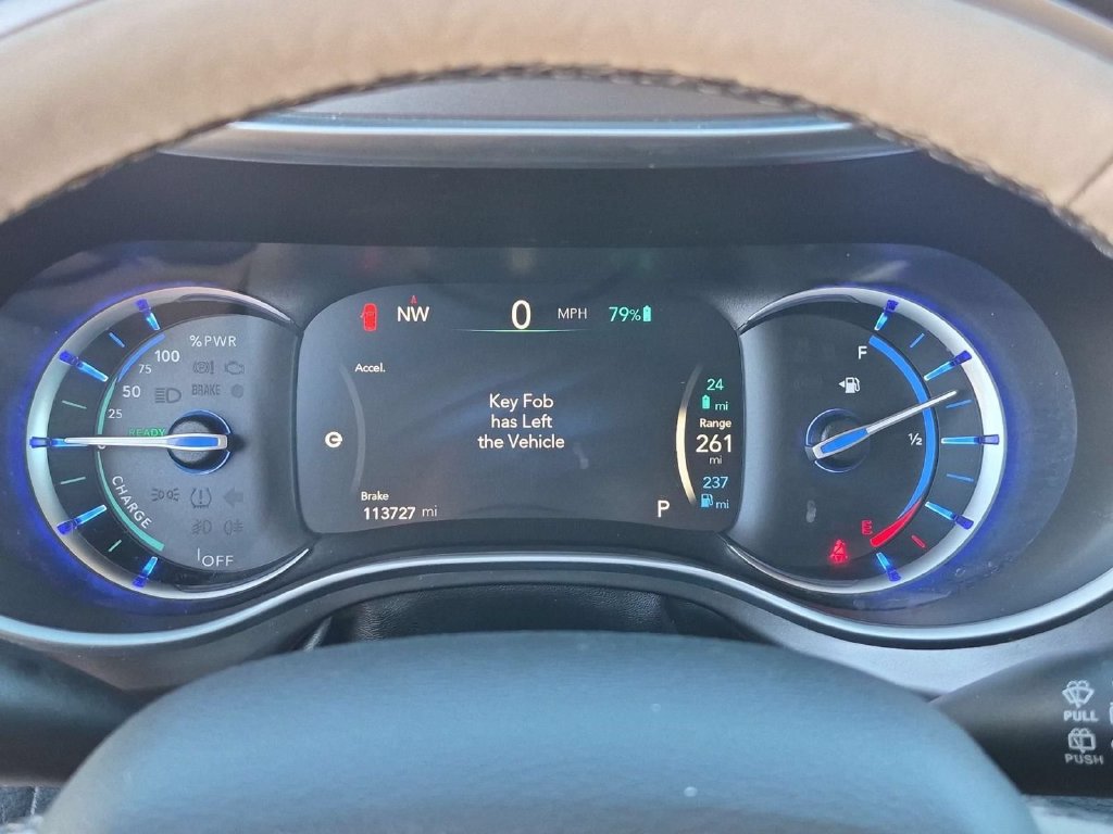 Used 2018 Chrysler Pacifica Limited w/ Advanced Safetytec Group FWD image 18