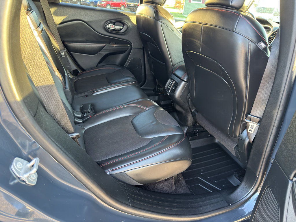 Used 2017 Jeep Cherokee Trailhawk image 18