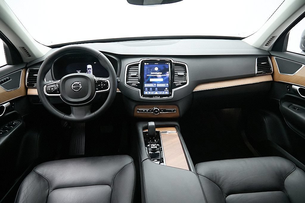Certified 2024 Volvo XC90 B6 Plus w/ Protection Package Premier AWD/4WD image 25