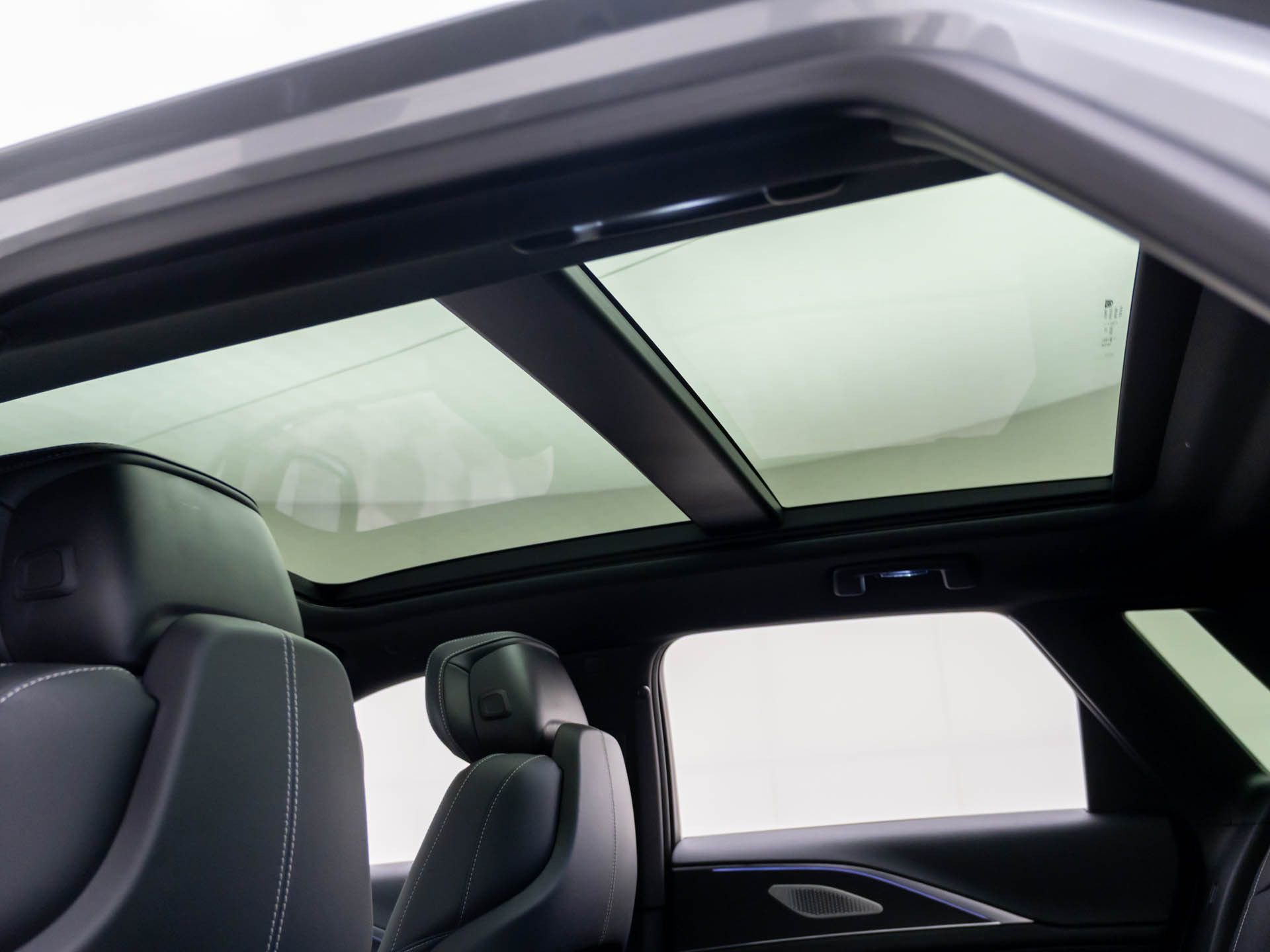 Certified 2025 Cadillac Lyriq Luxury w/ LPO, Floor Liner Package AWD/4WD image 23
