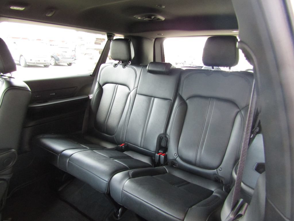 Used 2025 Jeep Wagoneer L Series II AWD/4WD image 22