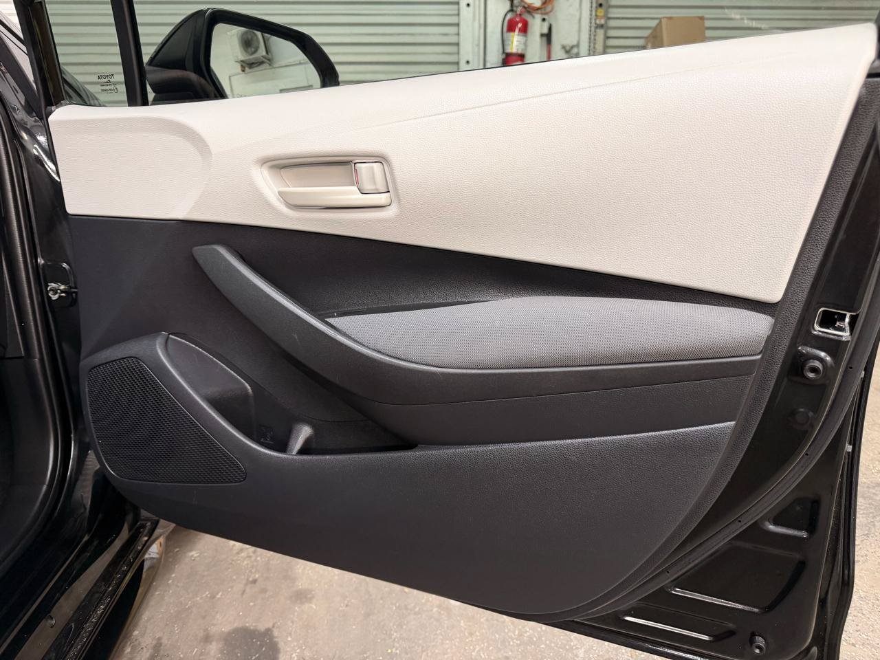 Used 2022 Toyota Corolla LE FWD image 33