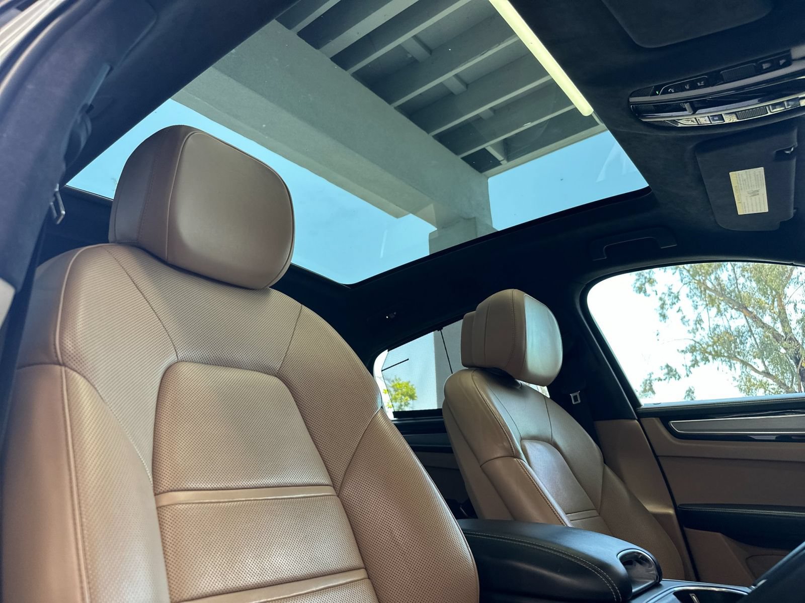 Used 2020 Porsche Cayenne Turbo AWD/4WD image 17