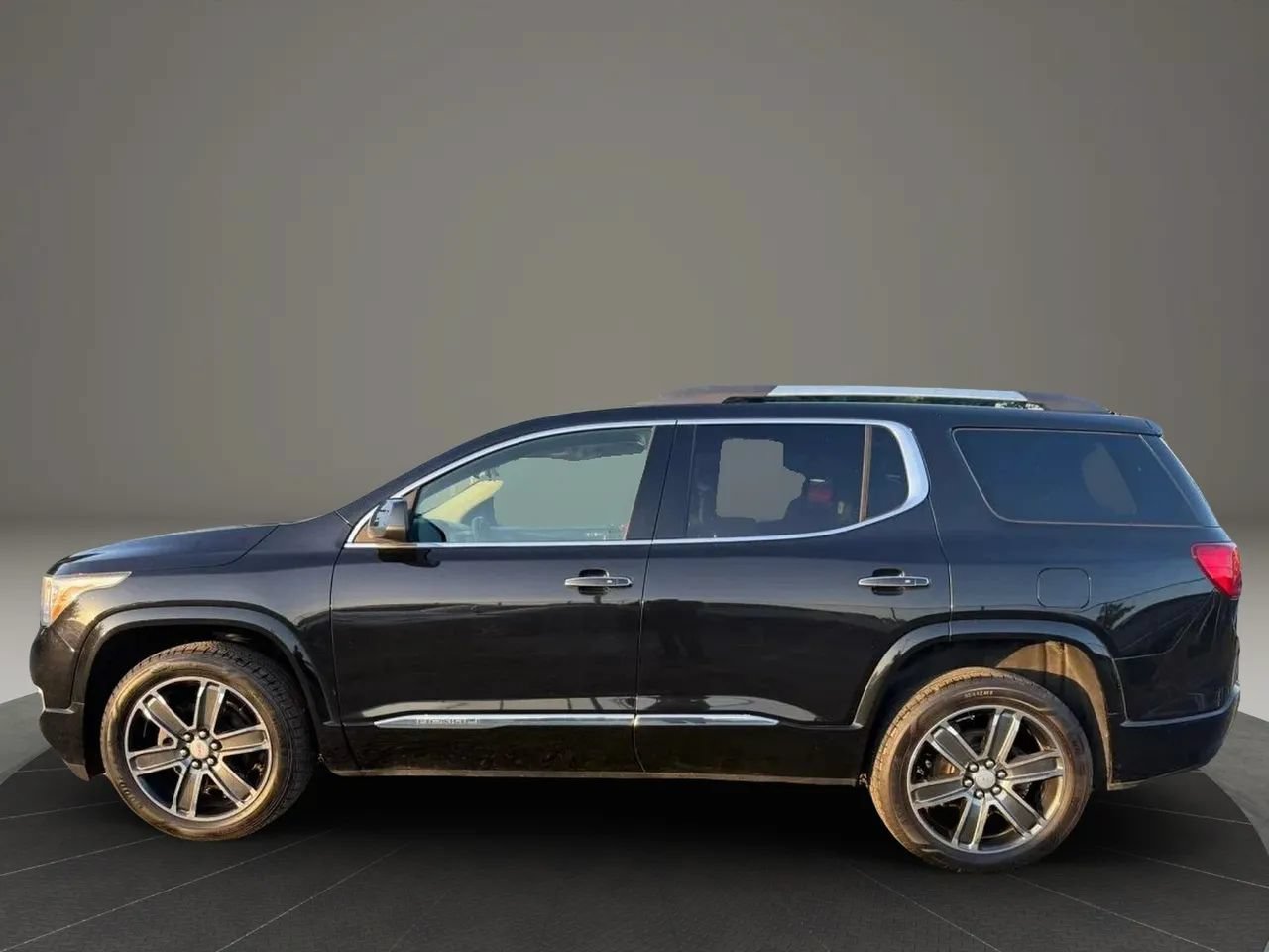 Used 2017 GMC Acadia Denali w/ Technology Package AWD/4WD image 8