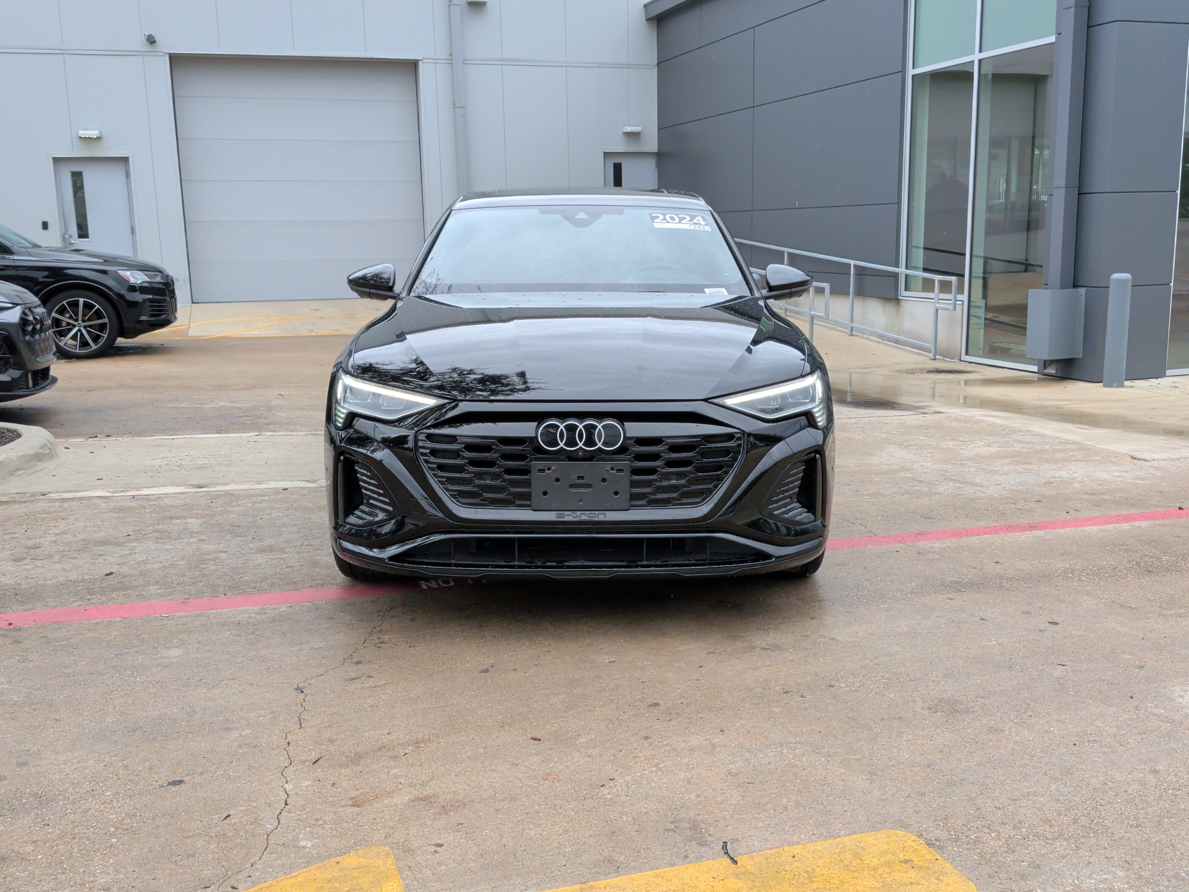 Used 2024 Audi Q8 e-tron Premium Plus AWD/4WD image 3