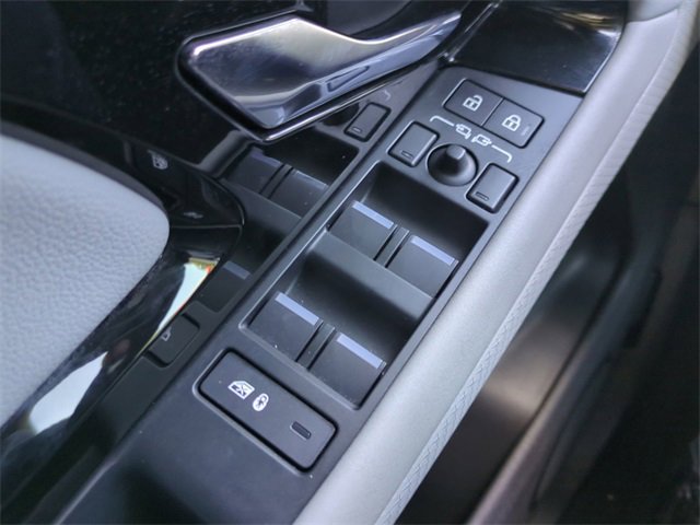 Used 2023 Land Rover Range Rover Evoque S image 29