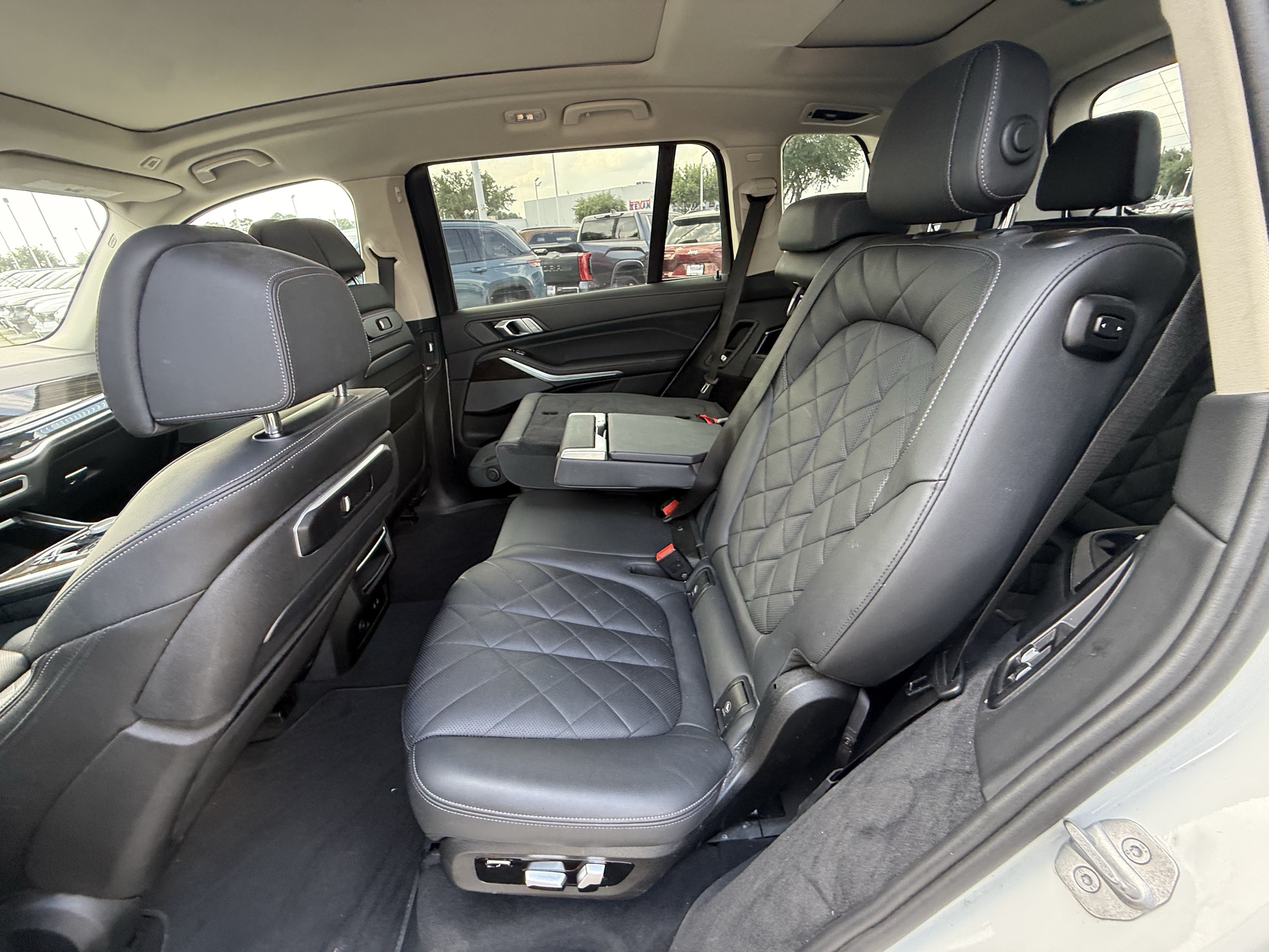 Used 2024 BMW X7 xDrive40i AWD/4WD image 30