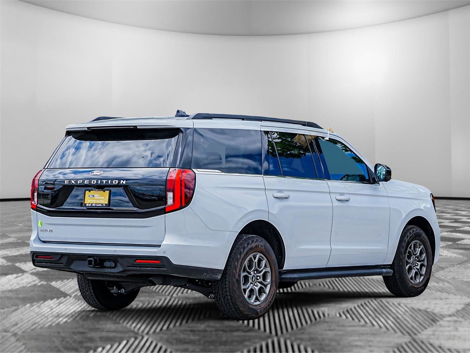 Certified 2025 Ford Expedition Active RWD image 5