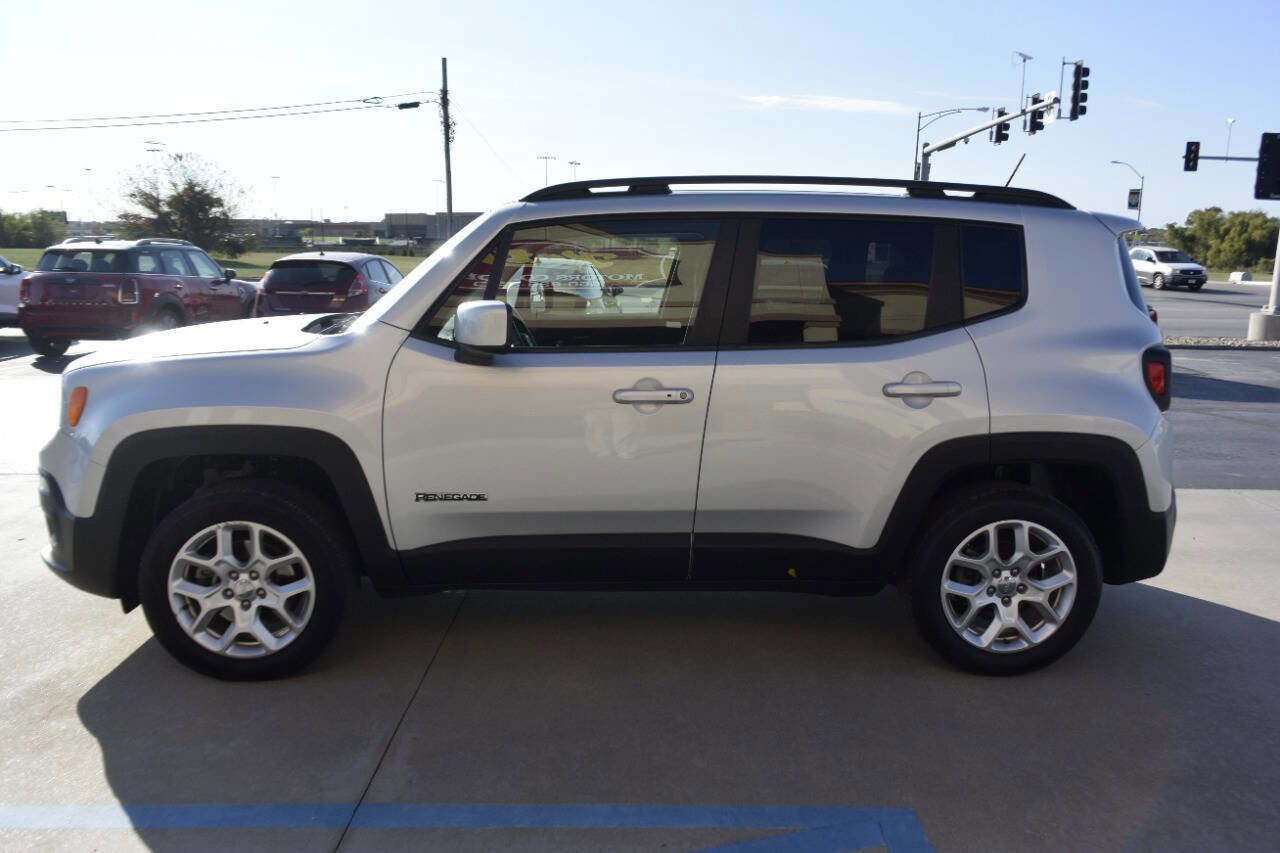 Used 2017 Jeep Renegade Latitude w/ Popular Equipment Group image 2