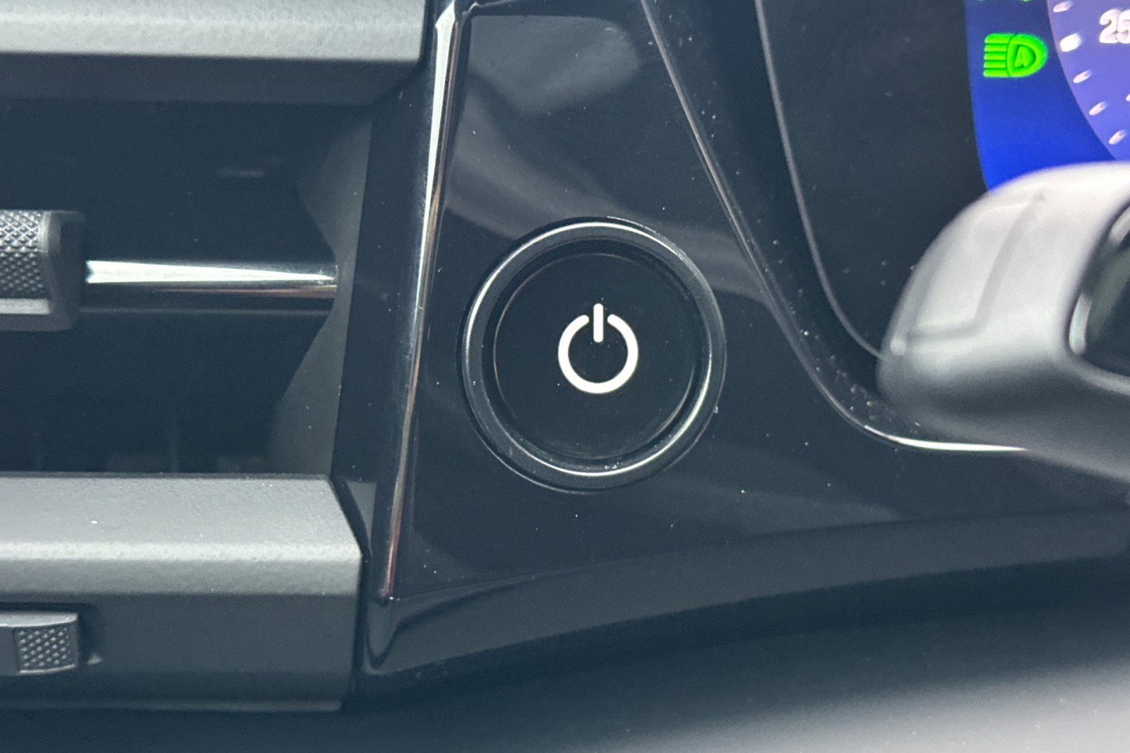 Used 2025 Porsche Macan Turbo Electric w/ Premium Package image 23