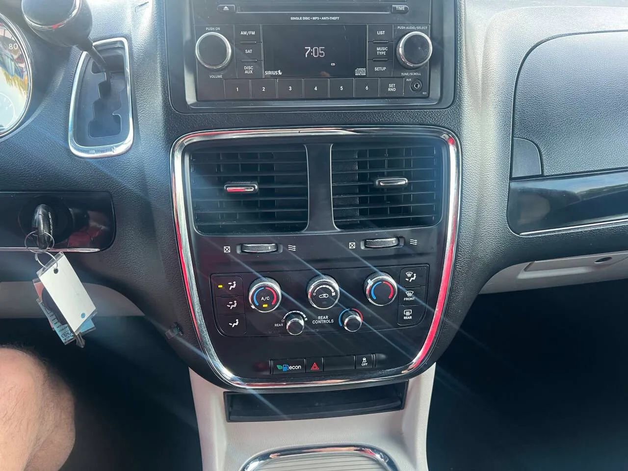 Used 2017 Dodge Grand Caravan SXT FWD image 10