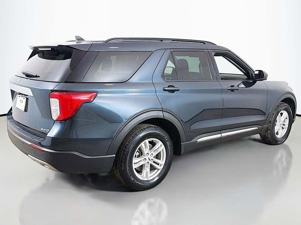 Used 2022 Ford Explorer XLT w/ Equipment Group 202A image 9