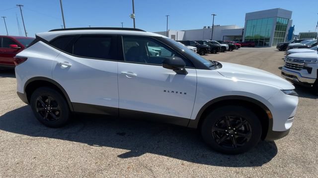 New 2026 Chevrolet Blazer LT w/ Convenience Package AWD/4WD image 3