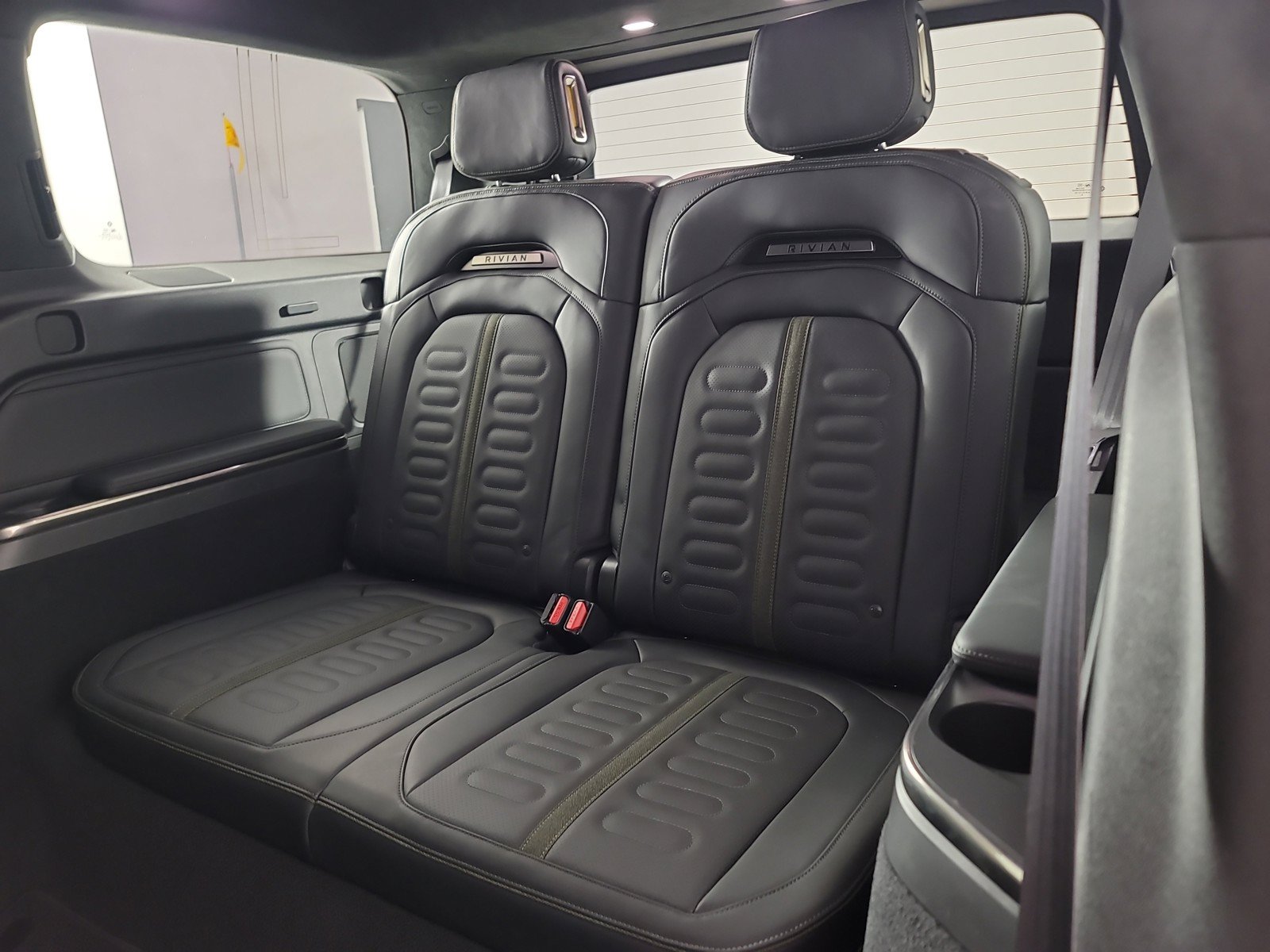 Used 2024 Rivian R1S Adventure AWD/4WD image 22