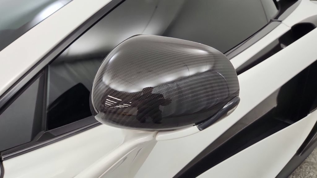 Used 2019 McLaren 600LT RWD image 17