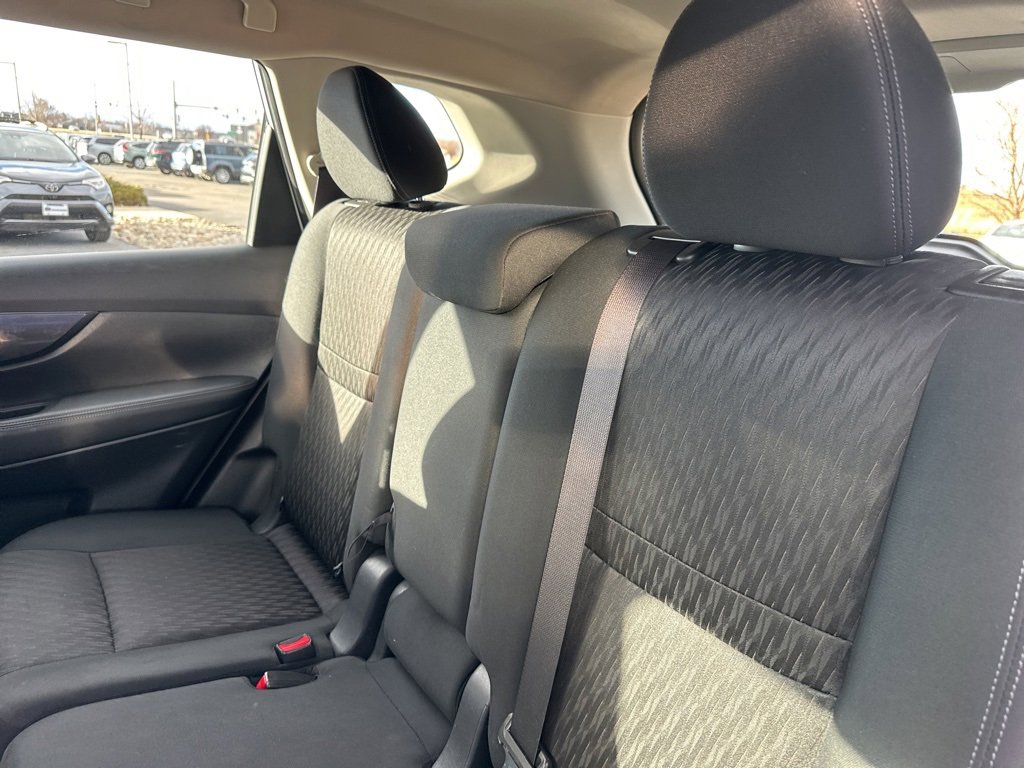 Used 2017 Nissan Rogue S image 19