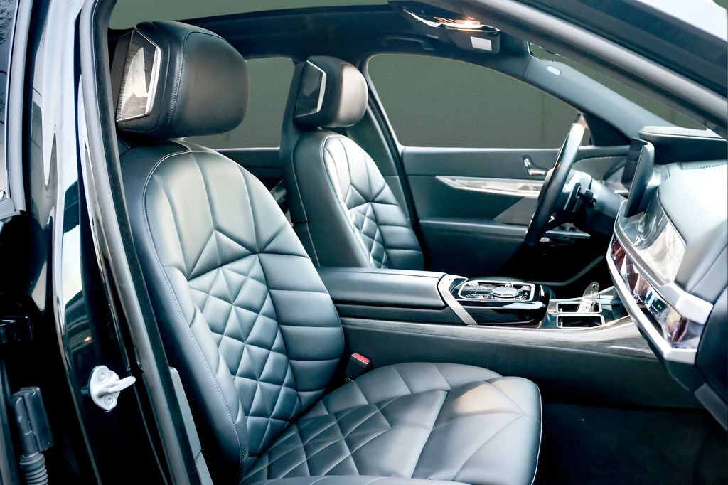 Used 2023 BMW 740i w/ Parking Assistance Package image 24