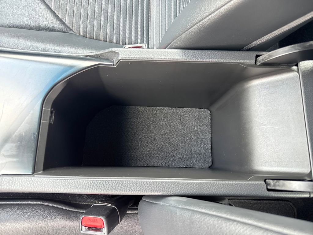 Used 2018 Toyota Camry SE image 25