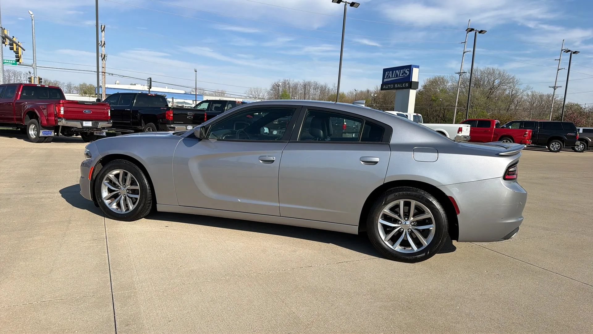 Used 2015 Dodge Charger SXT w/ Plus Group RWD image 9