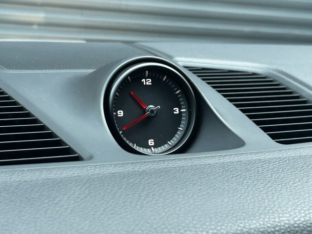 Certified 2022 Porsche Cayenne Platinum Edition image 32