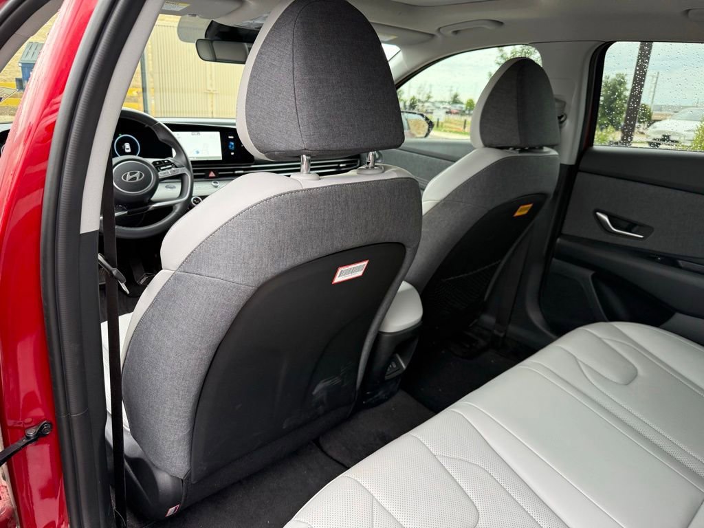 Used 2025 Hyundai Elantra Limited FWD image 9