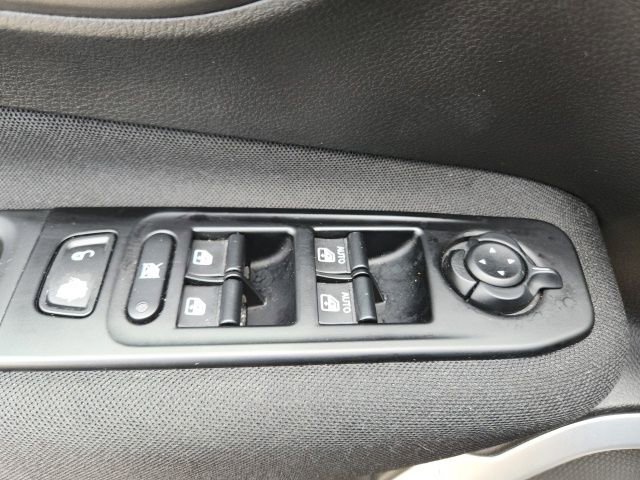 Used 2020 Jeep Renegade Latitude w/ Popular Equipment Group FWD image 21