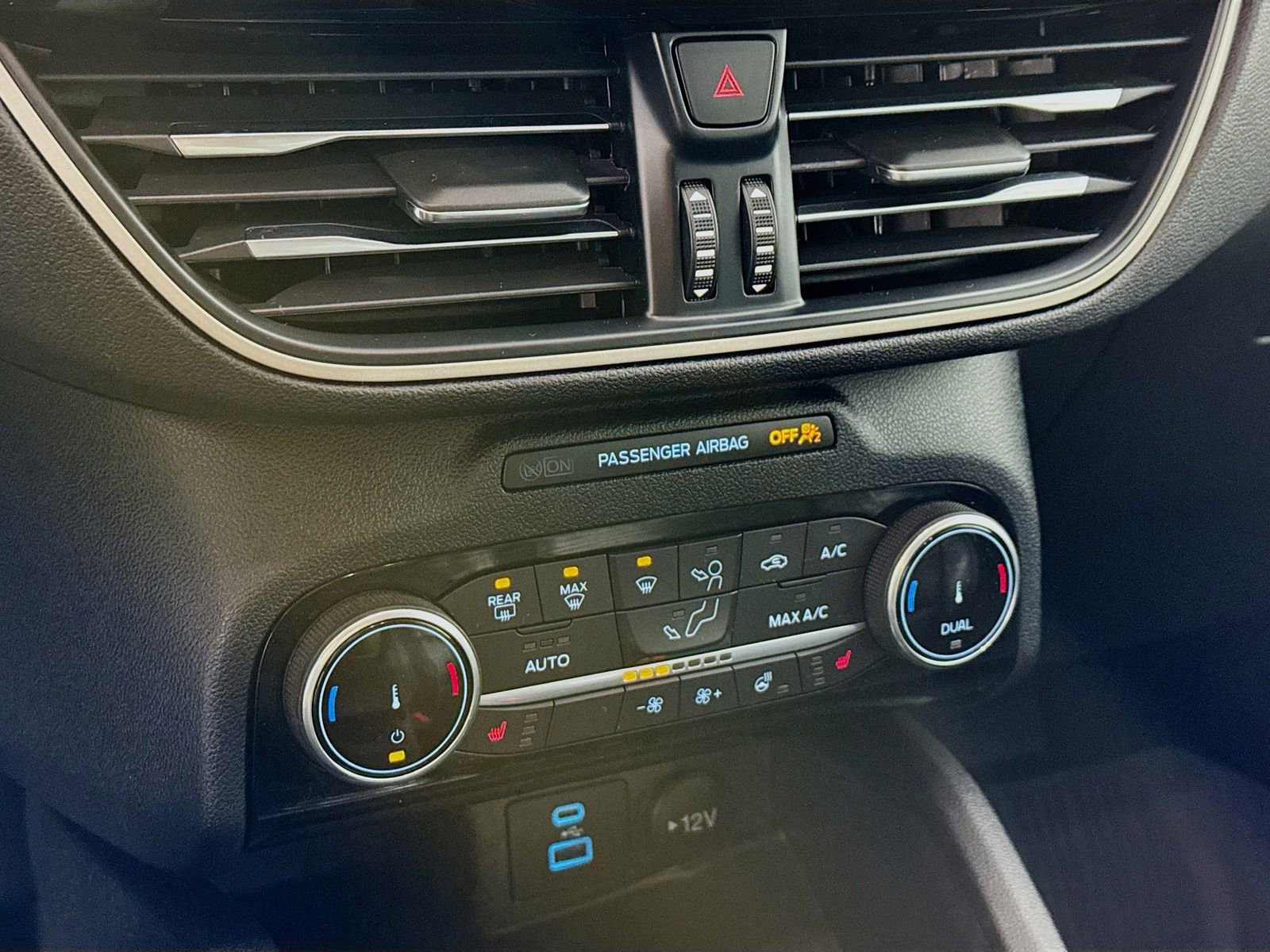 Used 2022 Ford Escape SEL w/ Technology Package image 12