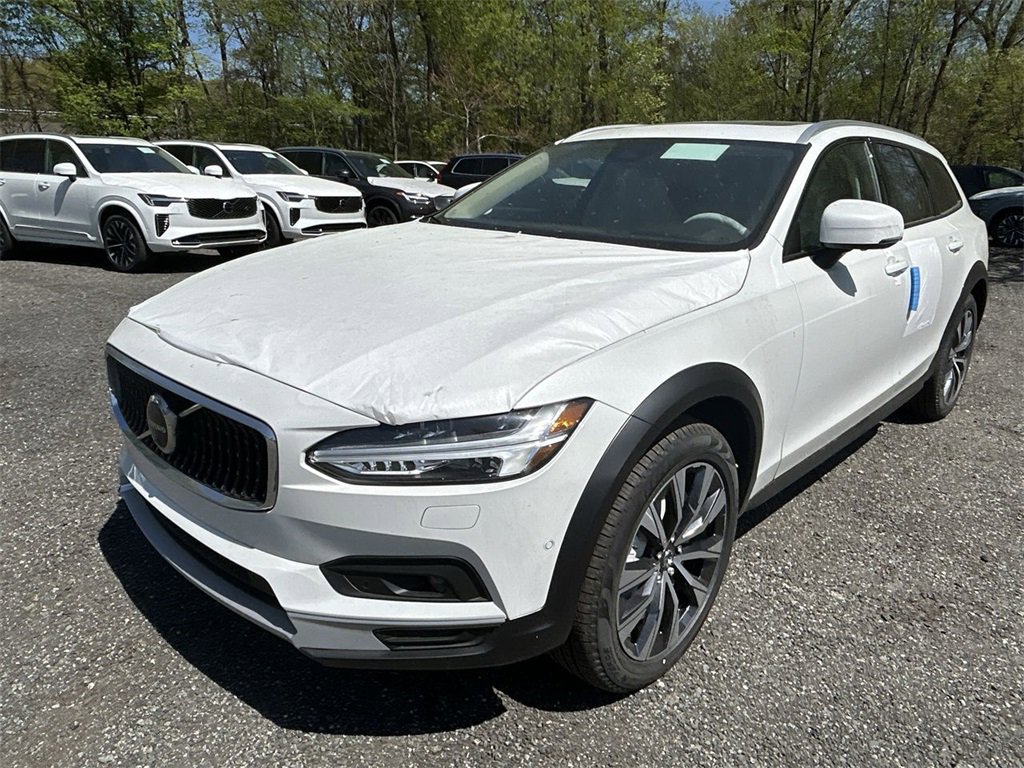 Certified 2025 Volvo V90 B6 Cross Country Plus w/ Protection Package Premier