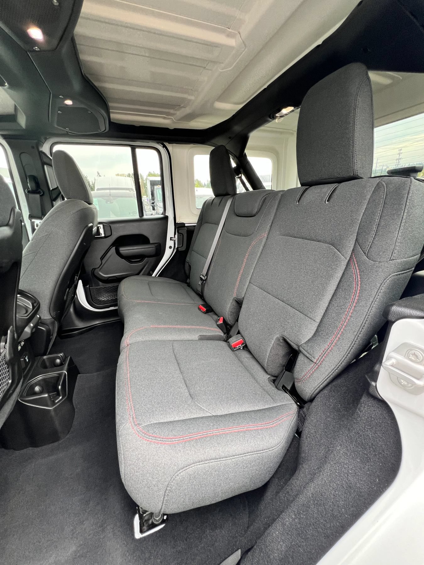 Used 2025 Jeep Wrangler Unlimited Rubicon AWD/4WD image 12