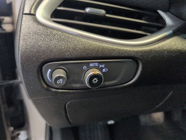 Used 2023 Chevrolet Malibu LT FWD image 17